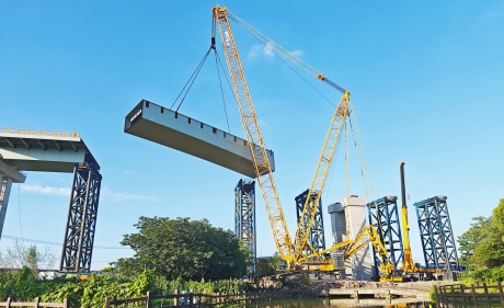 上海腾发履带吊助力上海沿江通道建设彰显十强实力！